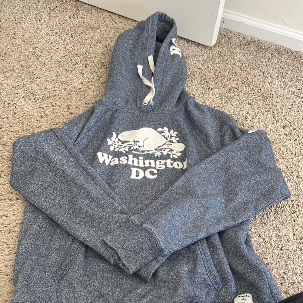 Roots Sweatshirt - Large EUC